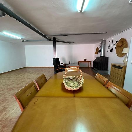 Casa Grande De Tres Plantas Con Parking Gratis Villa Linares  Ngoại thất bức ảnh