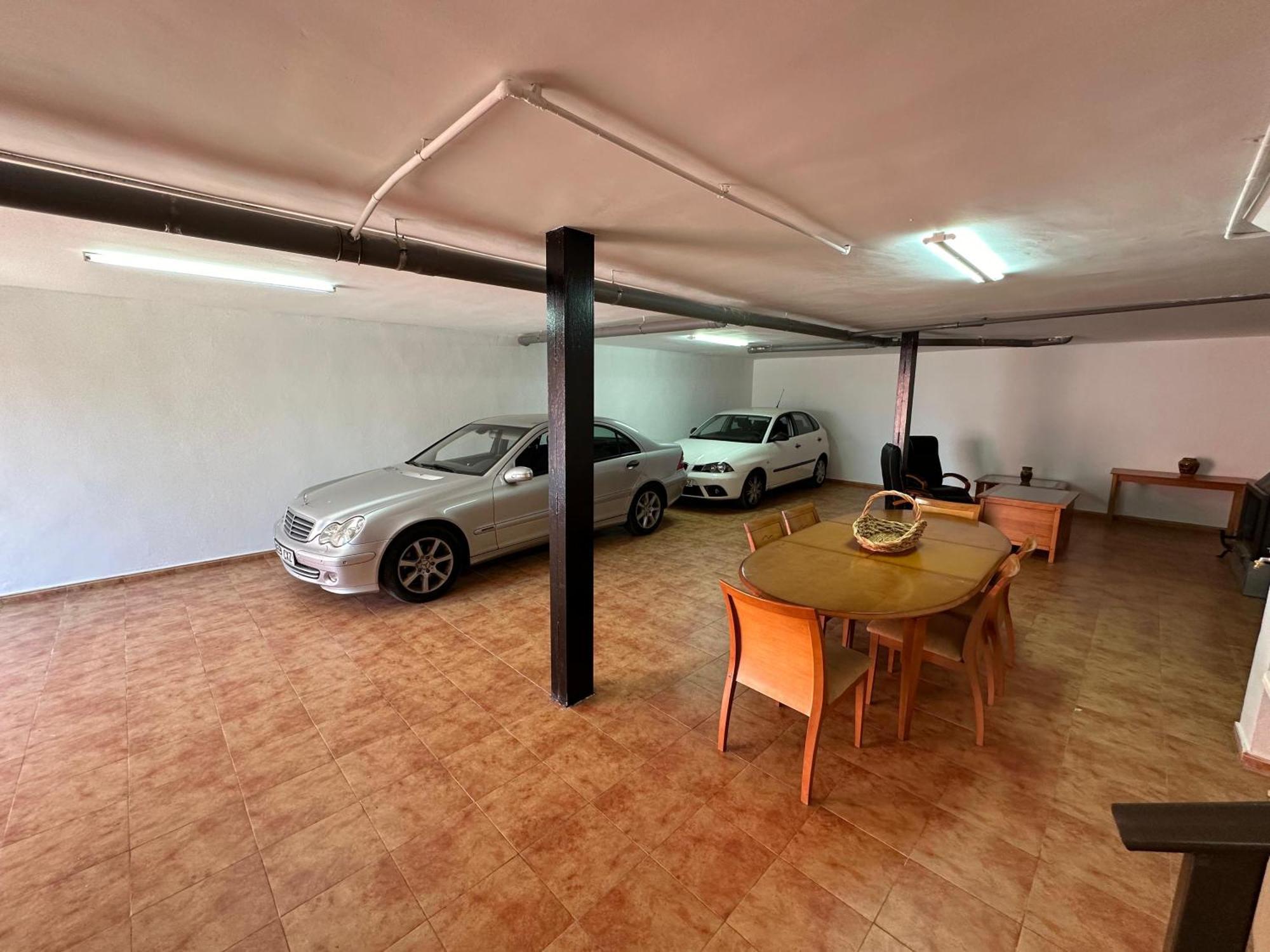 Casa Grande De Tres Plantas Con Parking Gratis Villa Linares  Ngoại thất bức ảnh