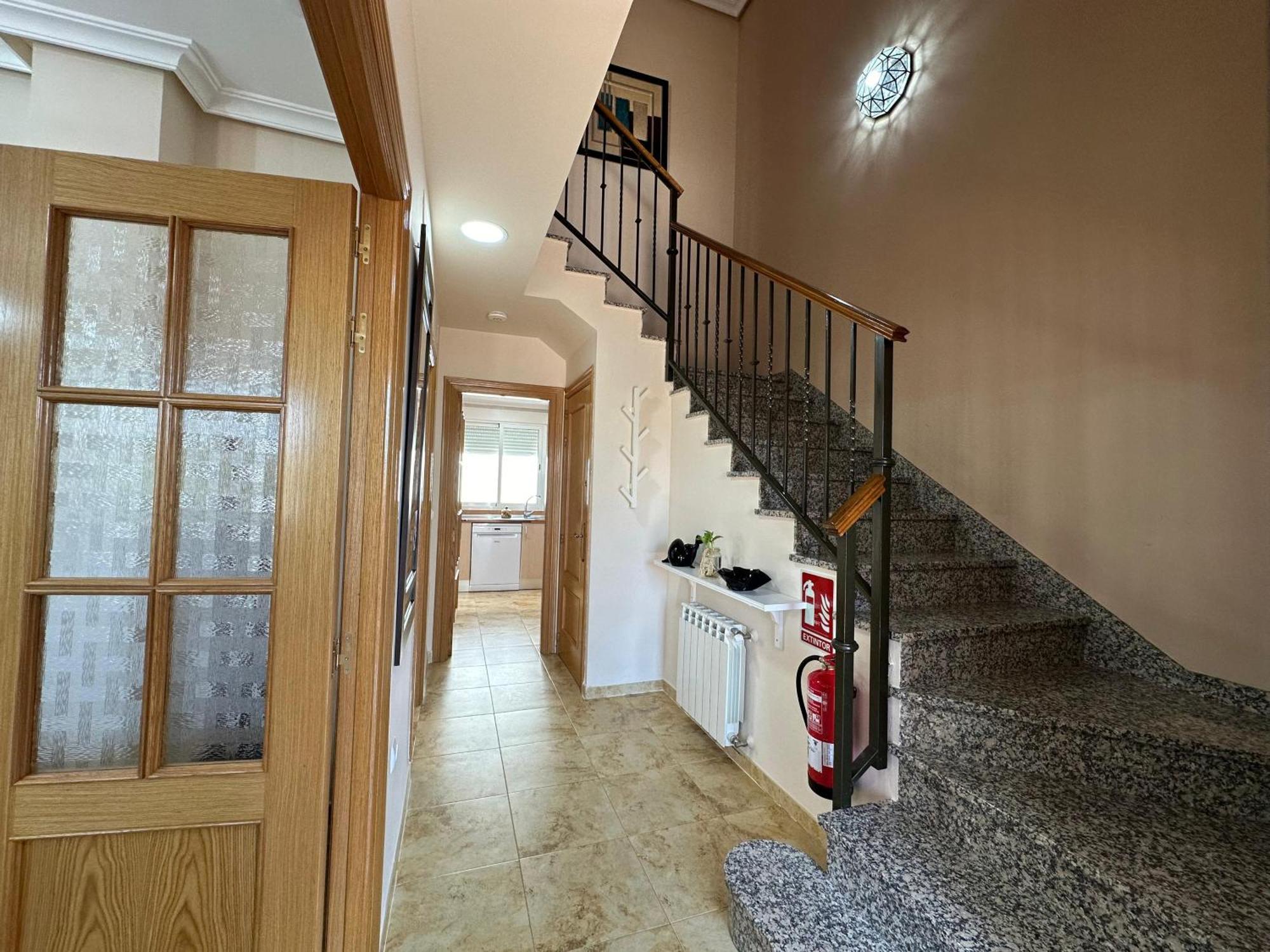Casa Grande De Tres Plantas Con Parking Gratis Villa Linares  Ngoại thất bức ảnh