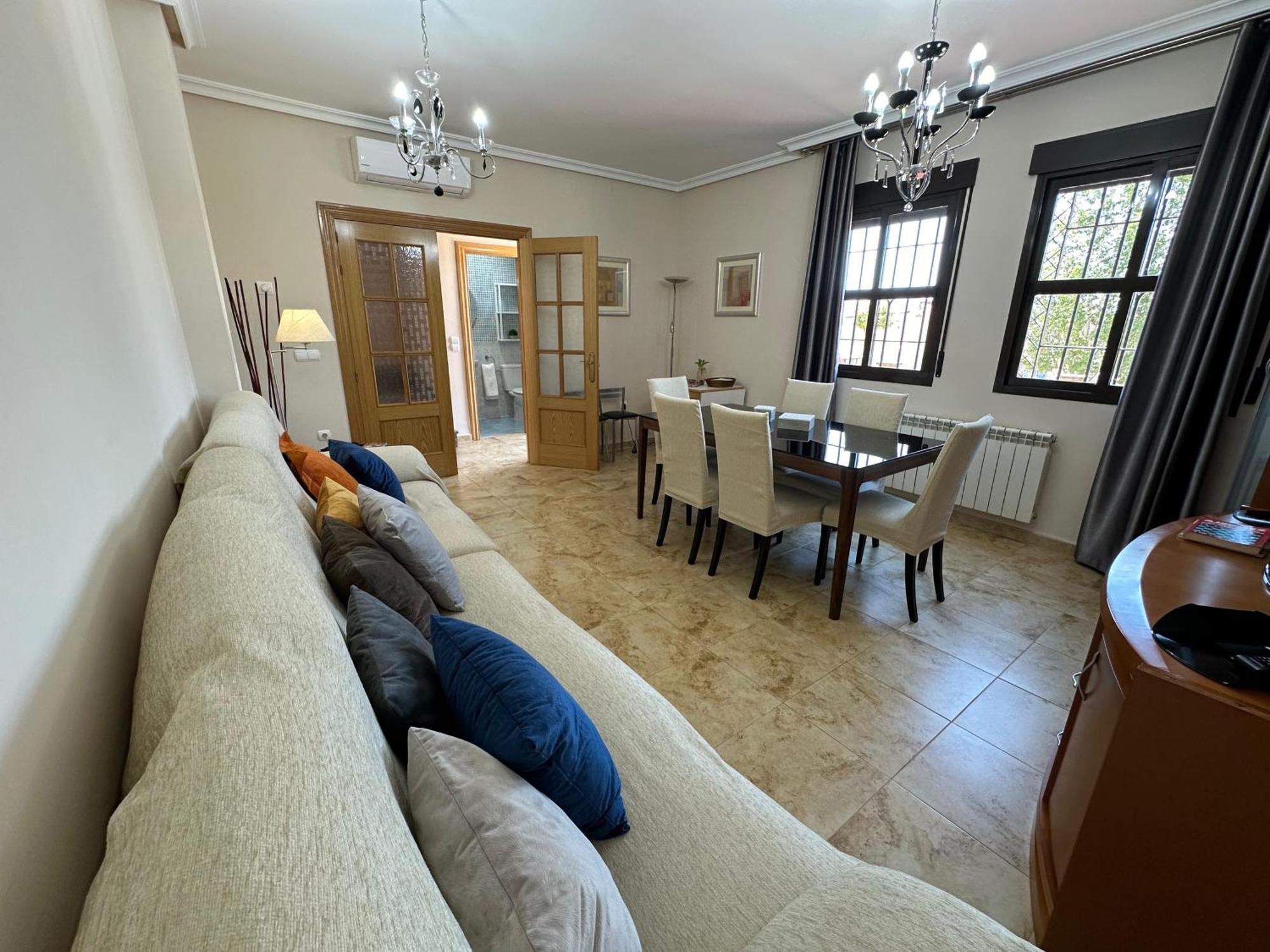 Casa Grande De Tres Plantas Con Parking Gratis Villa Linares  Ngoại thất bức ảnh