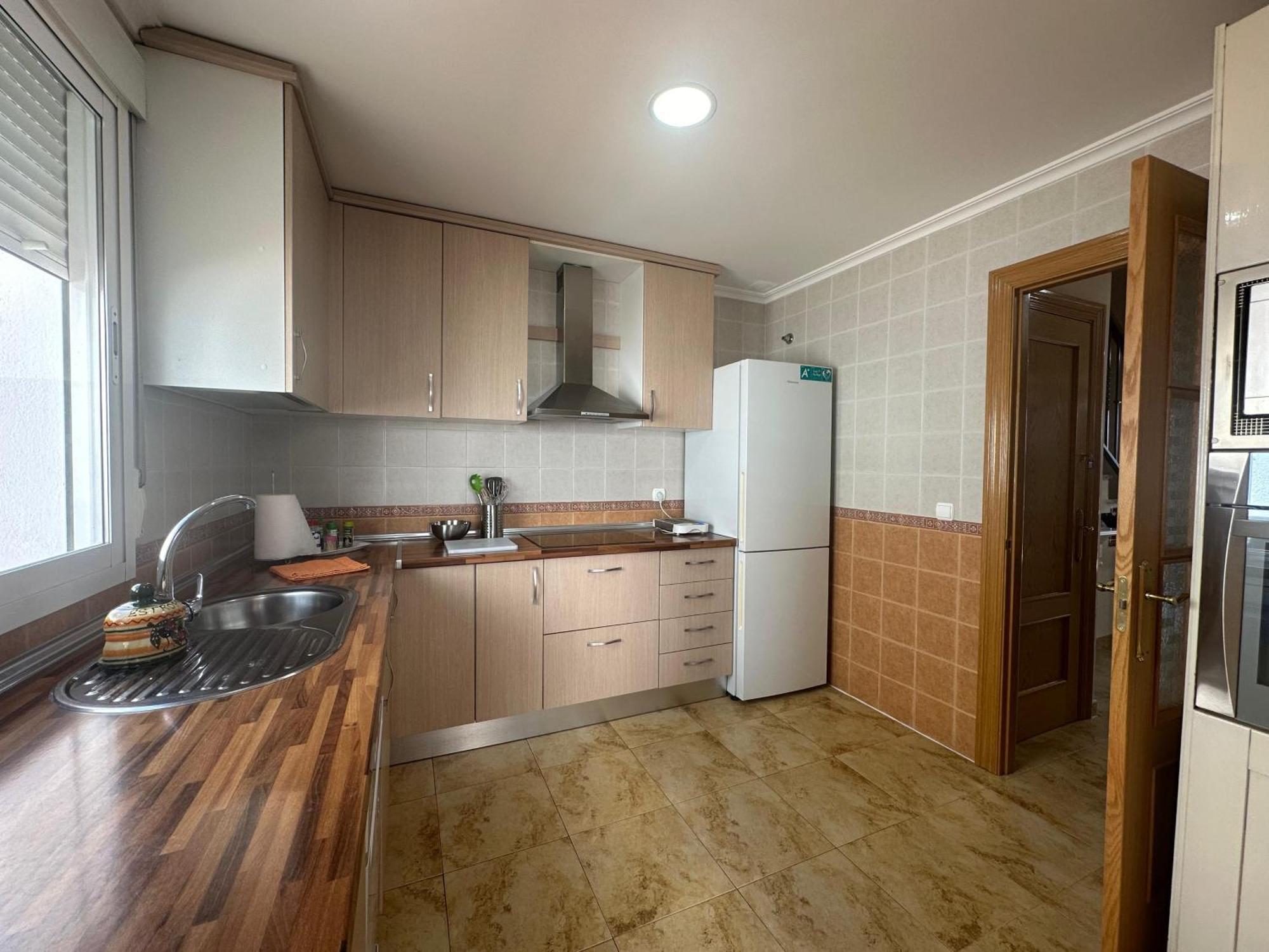 Casa Grande De Tres Plantas Con Parking Gratis Villa Linares  Ngoại thất bức ảnh