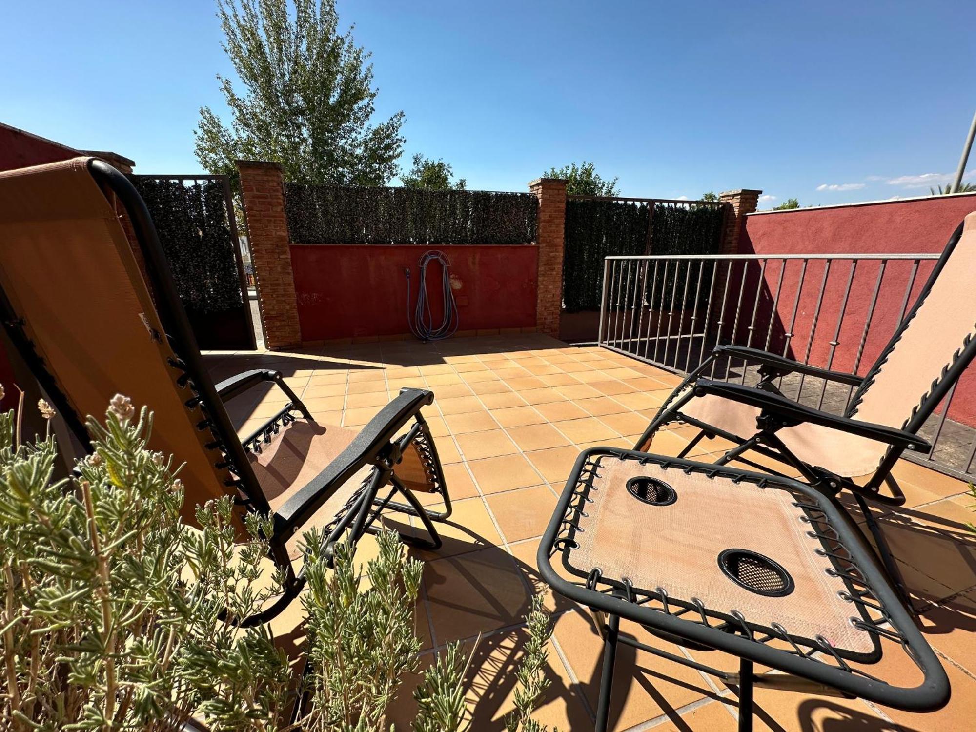 Casa Grande De Tres Plantas Con Parking Gratis Villa Linares  Ngoại thất bức ảnh
