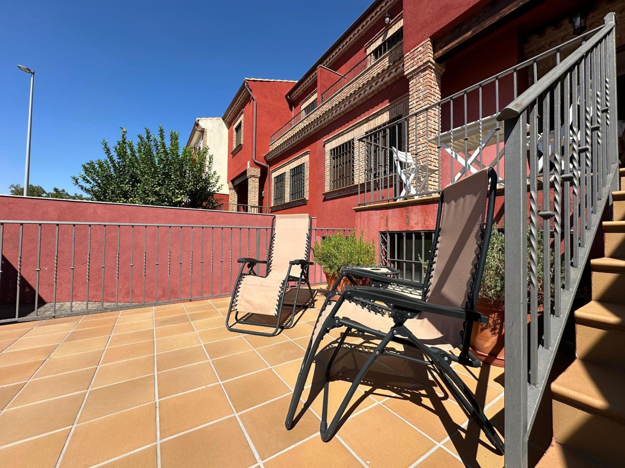 Casa Grande De Tres Plantas Con Parking Gratis Villa Linares  Ngoại thất bức ảnh