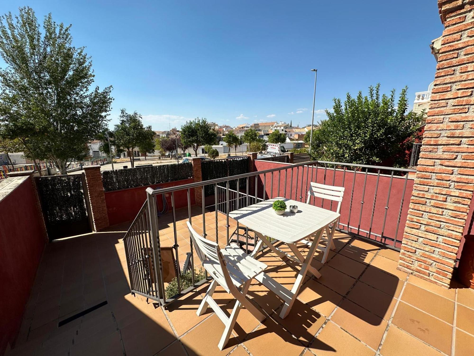 Casa Grande De Tres Plantas Con Parking Gratis Villa Linares  Ngoại thất bức ảnh