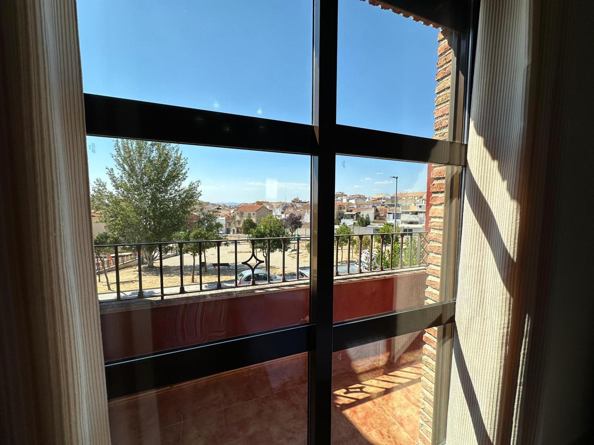 Casa Grande De Tres Plantas Con Parking Gratis Villa Linares  Ngoại thất bức ảnh